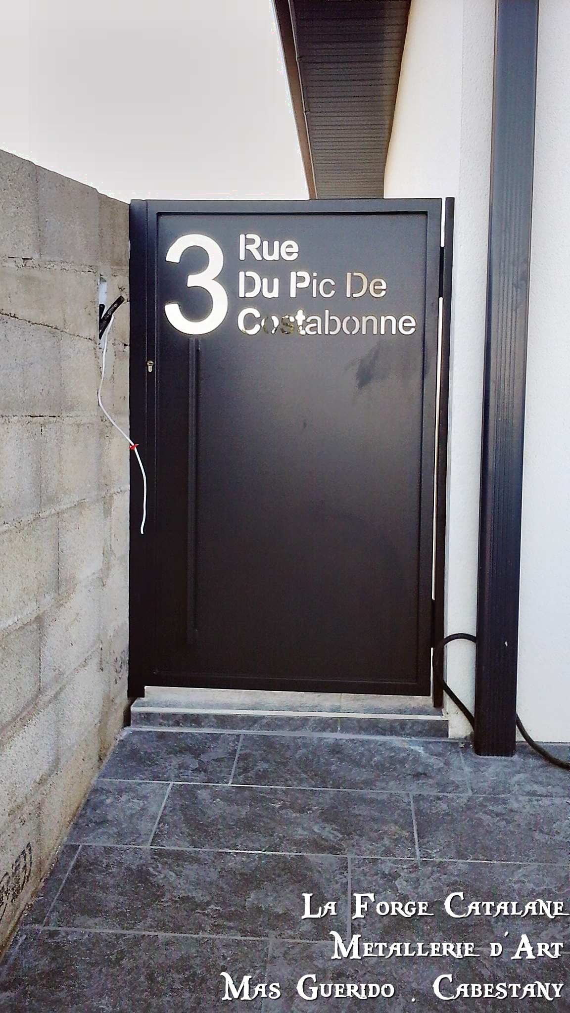 Portillon moderne thermolaque decoupe laser fer La Forge Catalane Cabestany.jpg